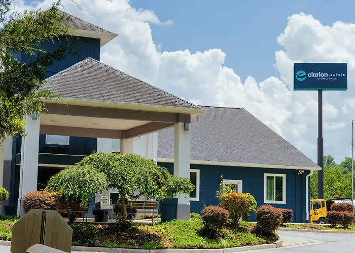 Clarion Pointe-Dillard Near Blue Ridge Mountains